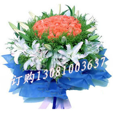商品详细;粉色玫瑰22枝、多头香水百合6枝＋黄莺围圈-海蓝色丝棉纸圆形包装，淡粉色宽丝带束扎