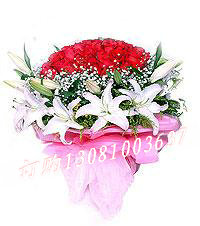 商品详细;红玫瑰，百合，满天星围绕。-粉色绵纸圆形包装。